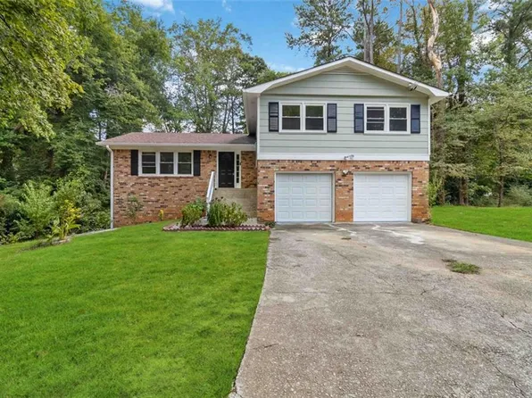 822 Corundum Ct, Stone Mountain, GA 30083