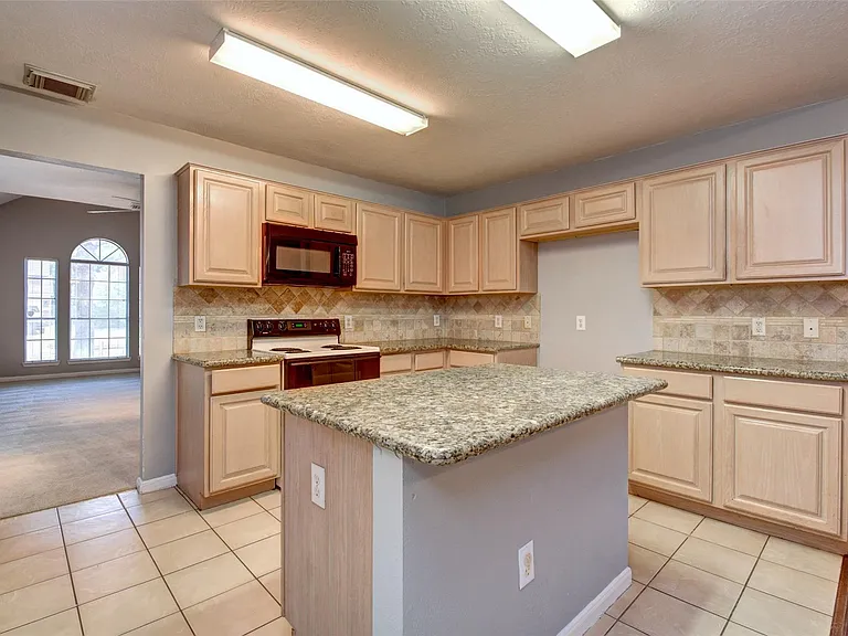 2114 Whirlaway Dr — Photo 14