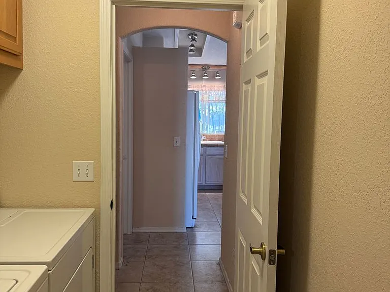2135 Cosnina Dr — Photo 8