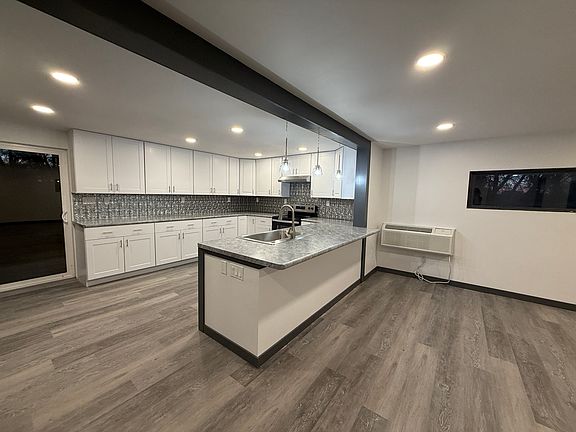 3rd image of 605 W Main St