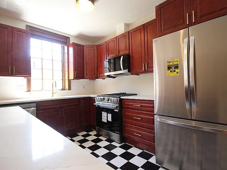 126 Washington St #1 — Photo 4