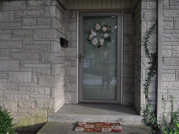 2nd image of 1039 Algonquin Trl