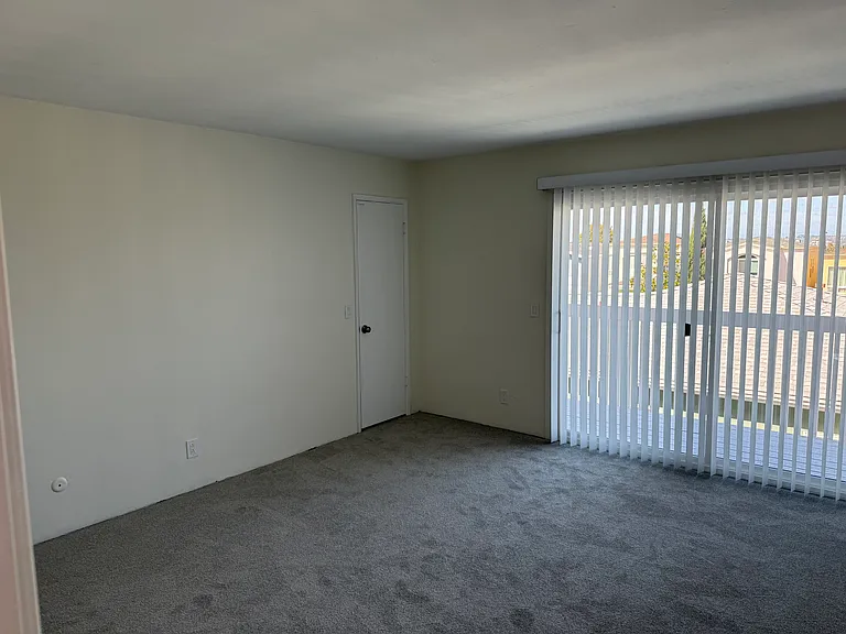4339 Mentone St — Photo 6