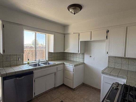 5th image of 100 N Mathew St