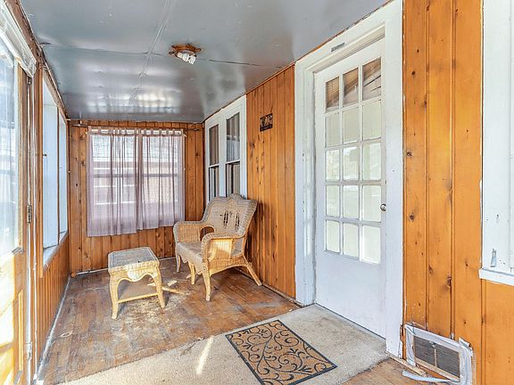 4th image of 1630/1626 N Church St