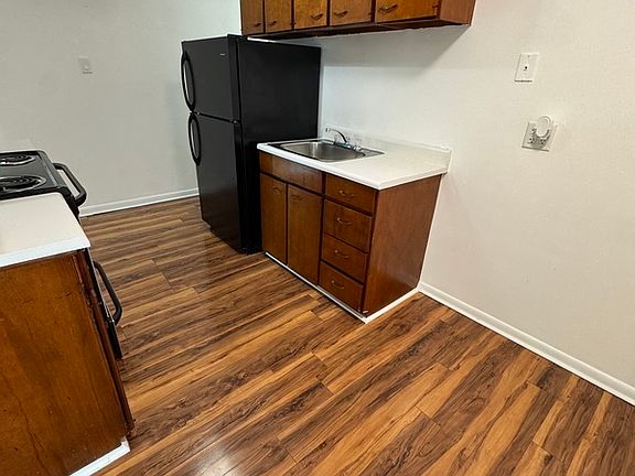 4th image of 4502 Grove Ave
