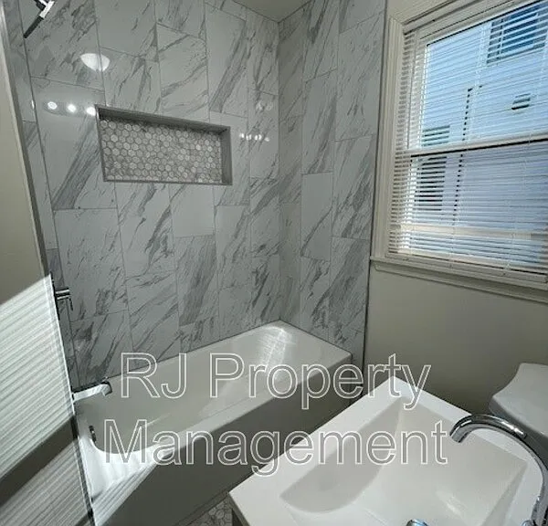 929 Birch St — Photo 9