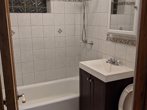 4th image of 4246 N Lawndale Ave Floor 1