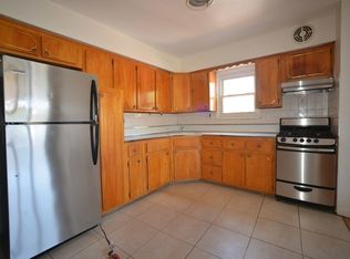 25-52 43rd St #2A, Astoria, NY 11103