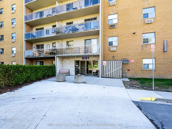 3rd image of 931 Wonderland Rd S #1007