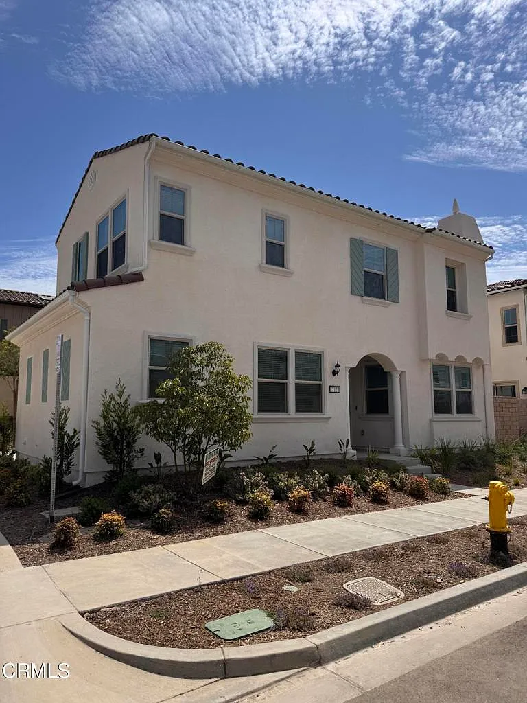 4 bed, 2.5 bath, 2038 sqft, $5,250 — Photo 1