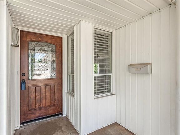 5th image of 2804 Manchester Dr