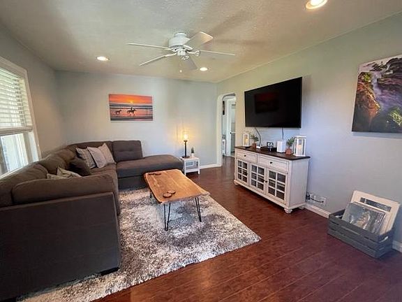 Living room, sectional sofa, Samsung television