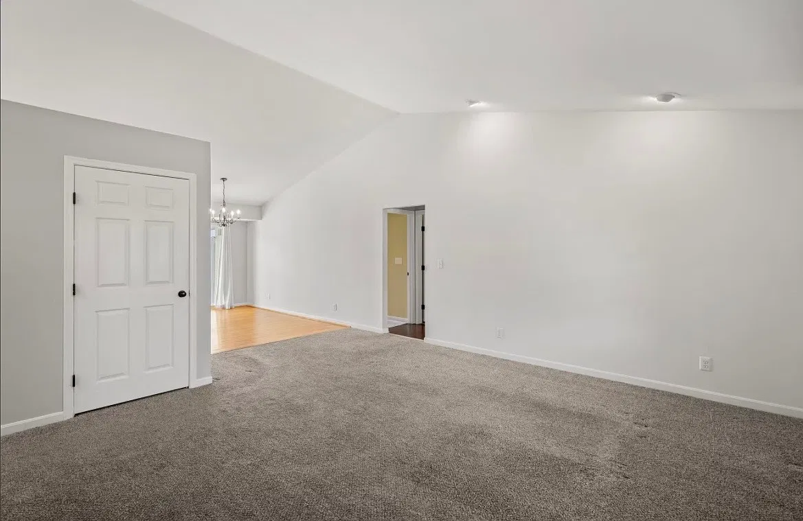 2546 S Main Ave — Photo 2