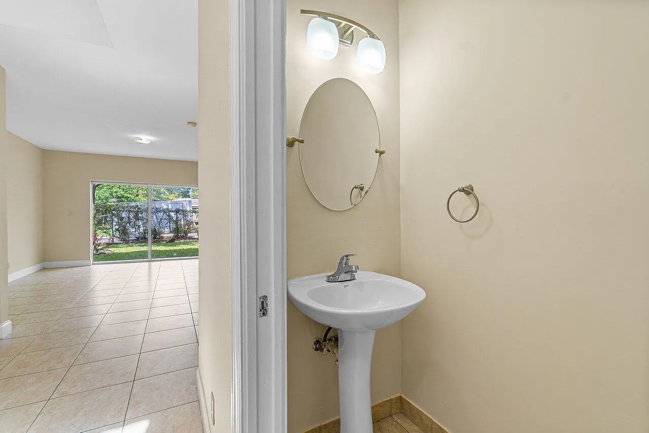 3 bed, 2.5 bath, 1543 sqft, $2,750 — Photo 3