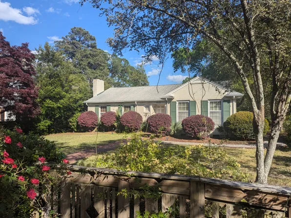 1221 Country Club Rd, Wilmington, NC 28403