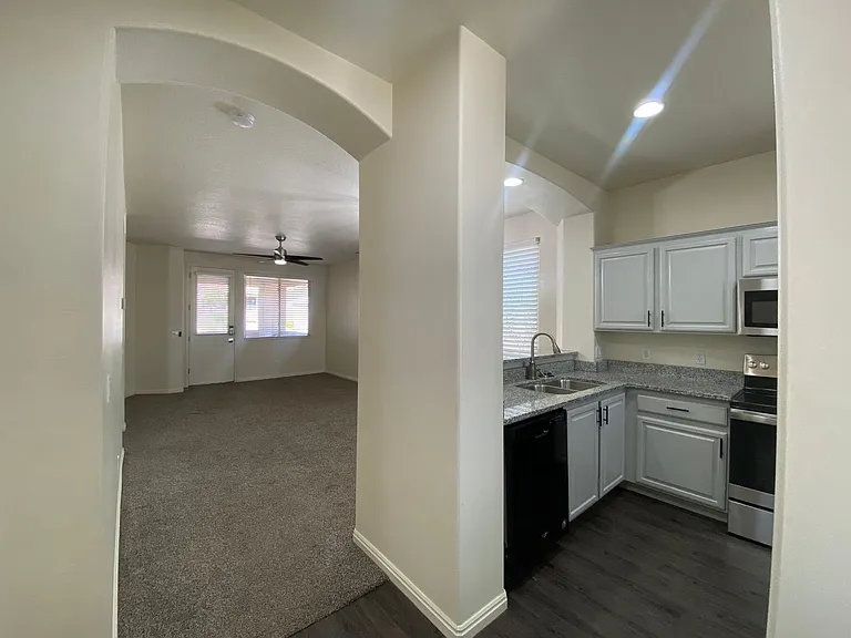 3427 E Sweetwater Springs Dr — Photo 3