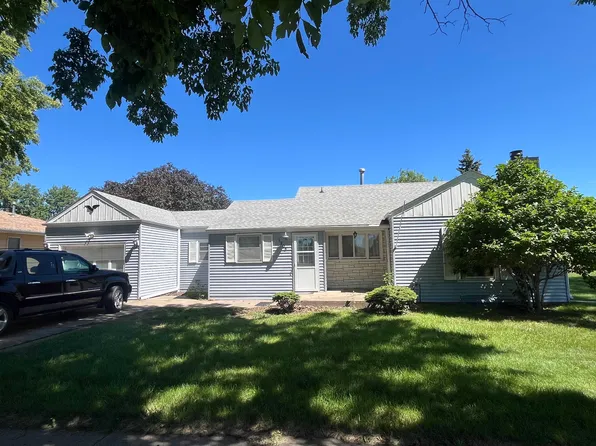 1205 E 7th St, Hastings, NE 68901