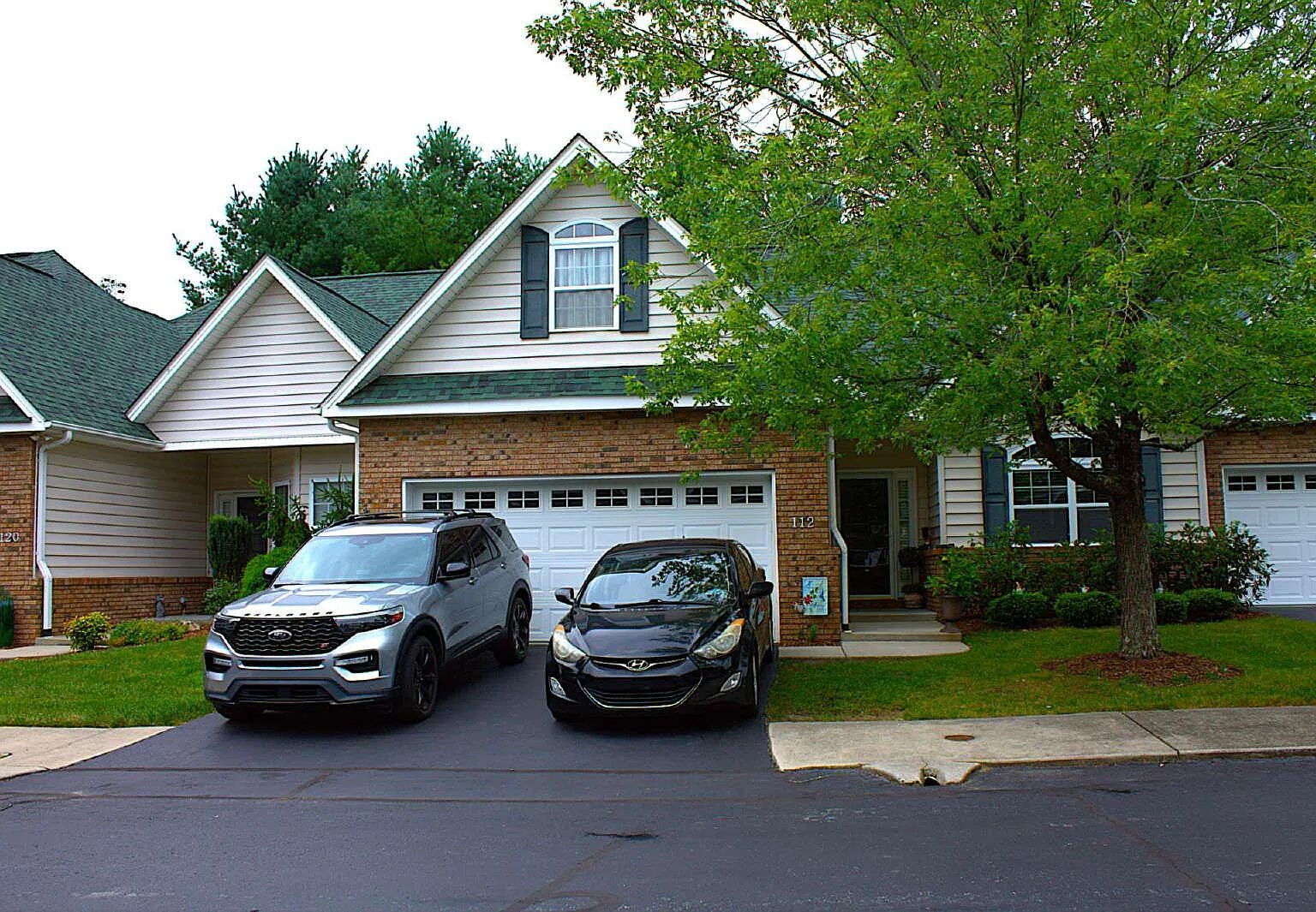 3 bed, 3.0 bath, 2023 sqft, $2,600 — Photo 1