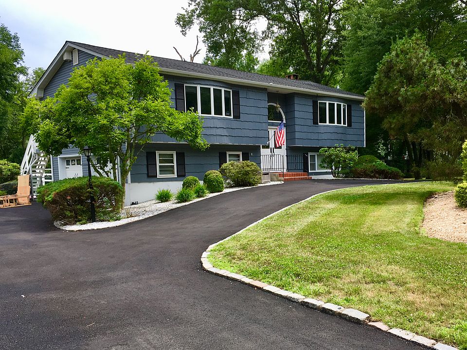 1st image of 11 Denver Dr