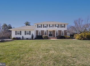 9 Larkspur Ln, Lawrence Township, NJ 08648