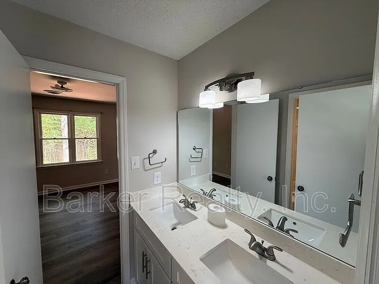101 Greengate Ct — Photo 9