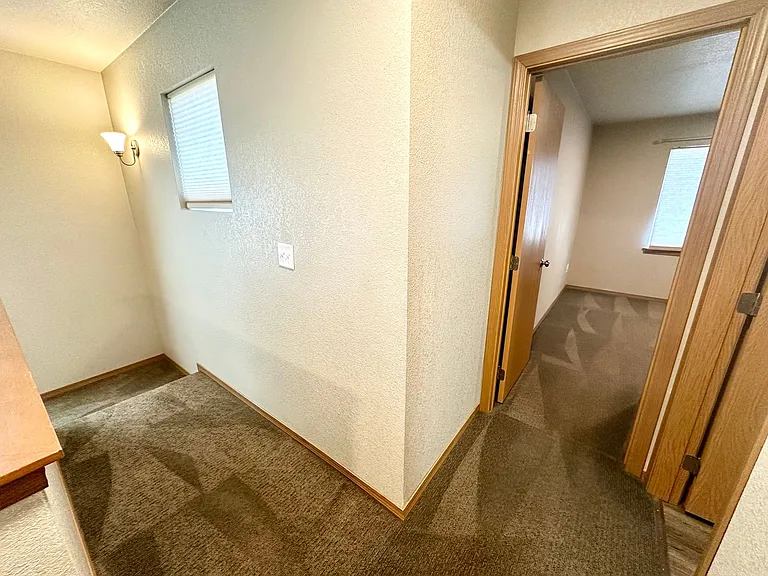 2102 N Yellowstone St — Photo 29