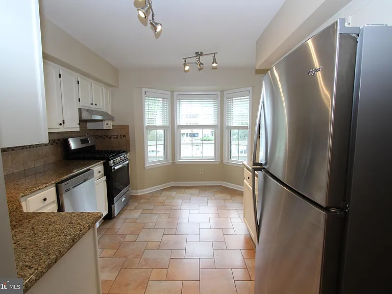 110 Biscayne Ct #8 — Photo 10
