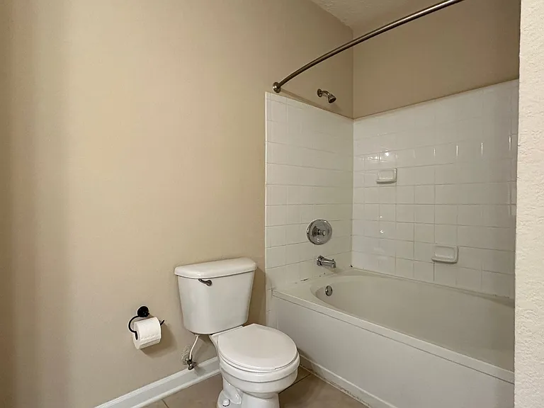 323 Arbor Lakes Cir — Photo 17
