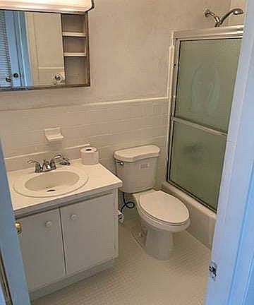 4th image of 122 NE 204th St APT 17