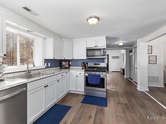 5th image of 22265 W Hillis Rd