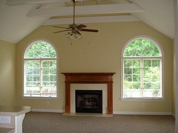 4th image of 105 Chimney Hill Ct