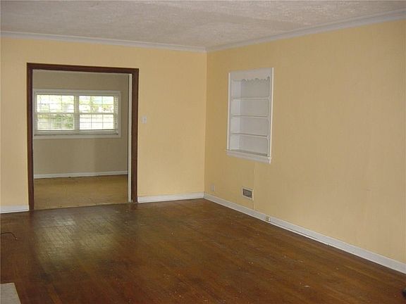 5th image of 4806 N Capitol Ave