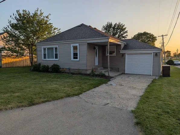800 S 7th St, Rochelle, IL 61068