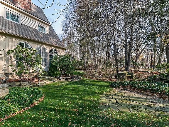 3rd image of 83 Levan Dr