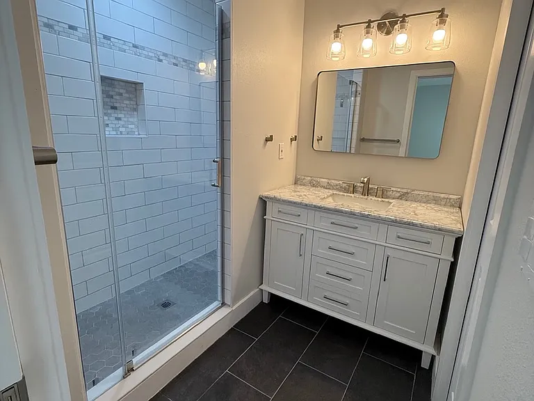 Primay bedroom, full bath