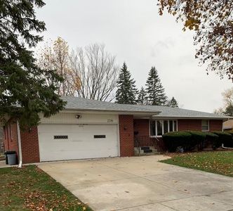 1206 Campus Hills Blvd, Rockford, IL, 61103