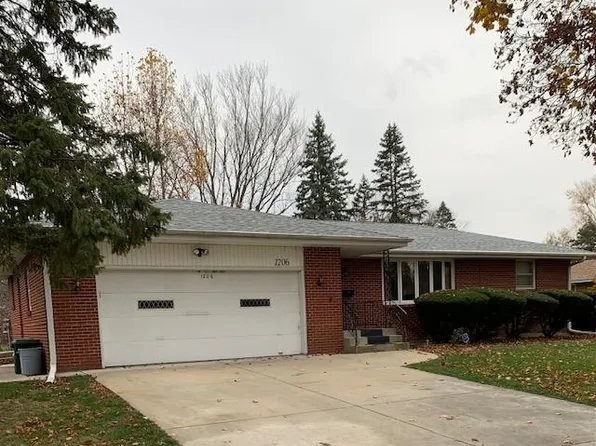 1206 Campus Hills Blvd, Rockford, IL 61103
