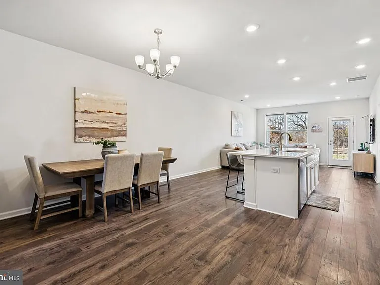 65 Morley Blvd — Photo 6