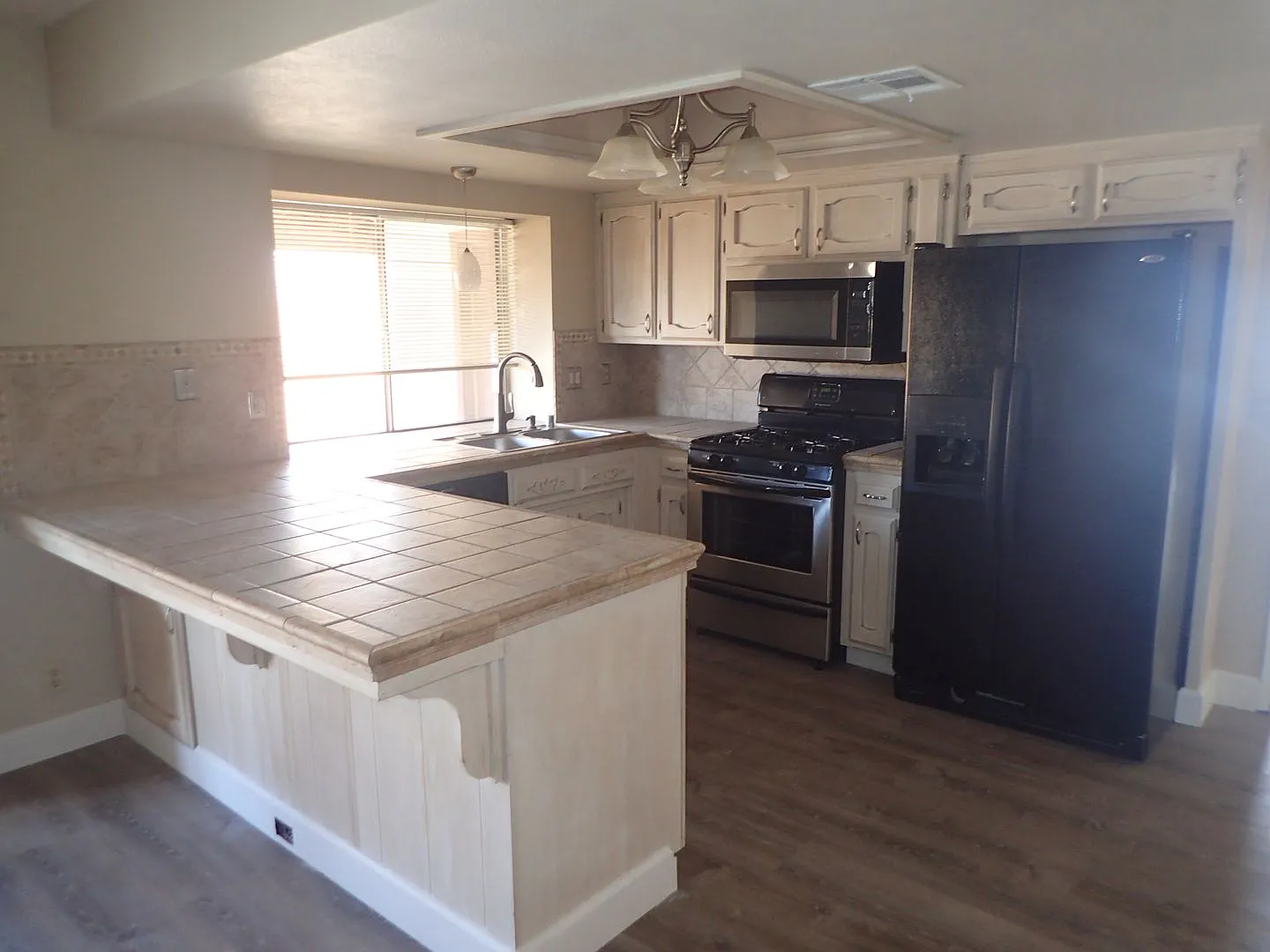 Corner house — Photo 3
