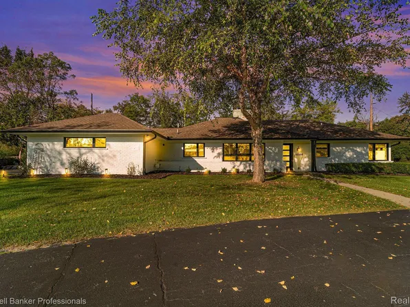 32355 Westlady Dr, Beverly Hills, MI 48025