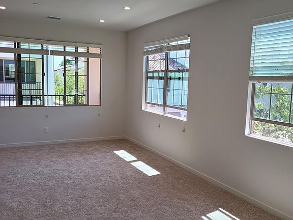 Nice & Bright Living Room