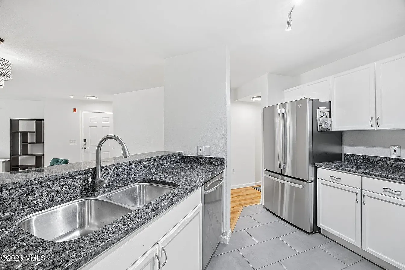 2 bed, 1061 sqft, $3,350 — Photo 2