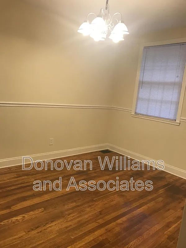 2 bed, 1.0 bath, 1064 sqft, $2,200 — Photo 2