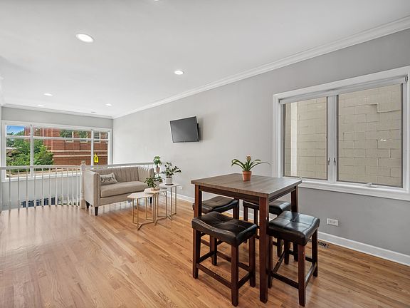 5th image of 2233 N Hoyne Ave #1