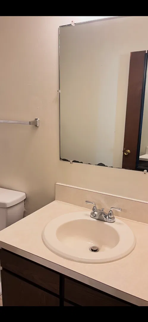 Ranch Style 2 Bedroom Duplex For Lease — Photo 3