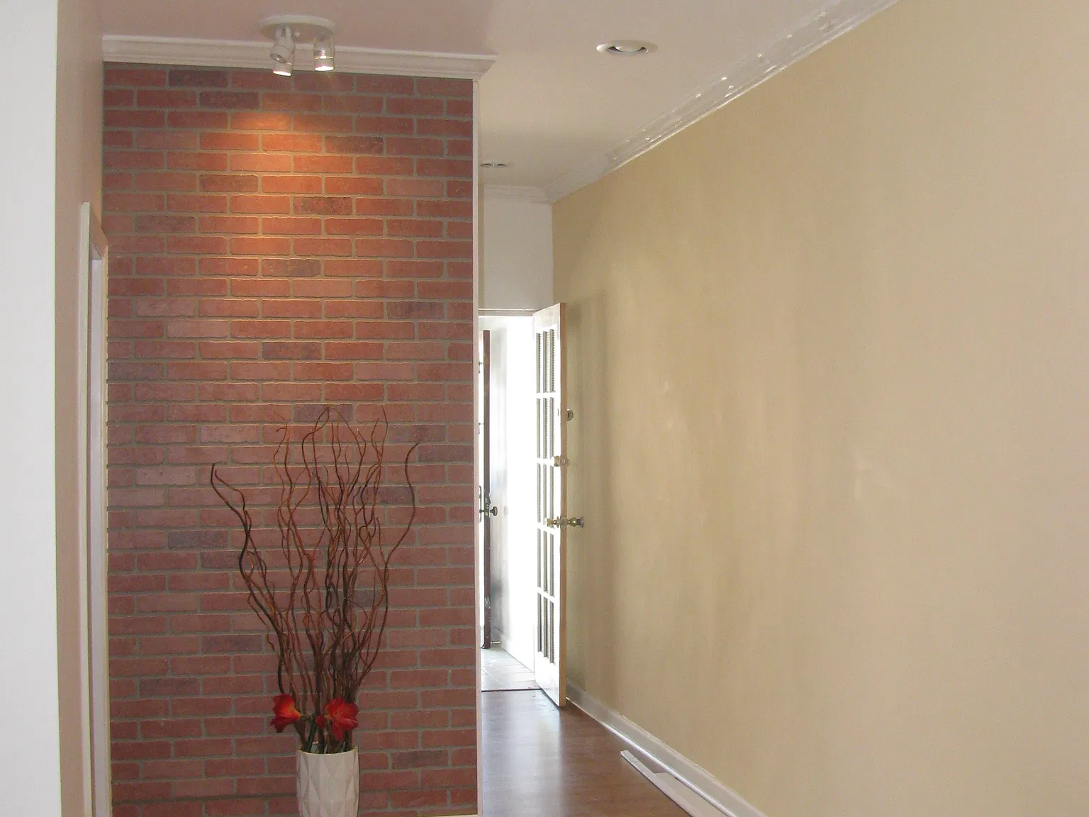 3 bed, 1800 sqft, $1,890 — Photo 2