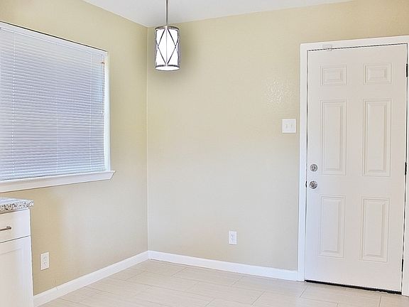 5th image of 302 Linkwood Dr
