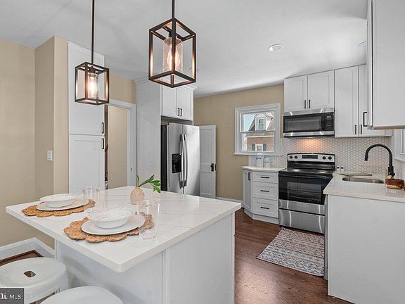 3rd image of 3027 Lavender Ave