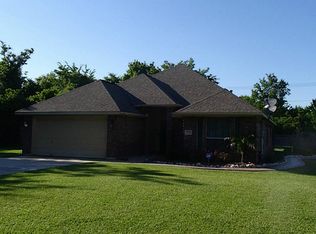 7136 Fox Run Dr, Alvin, TX 77515